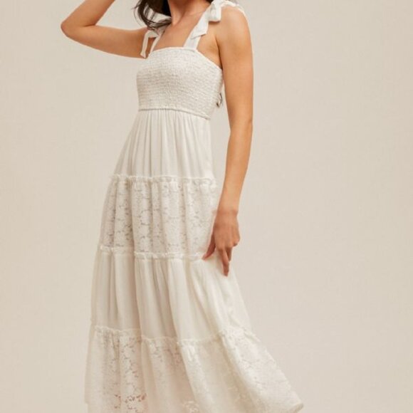 Lace Contrast Tiered Dress - Picture 2 of 3